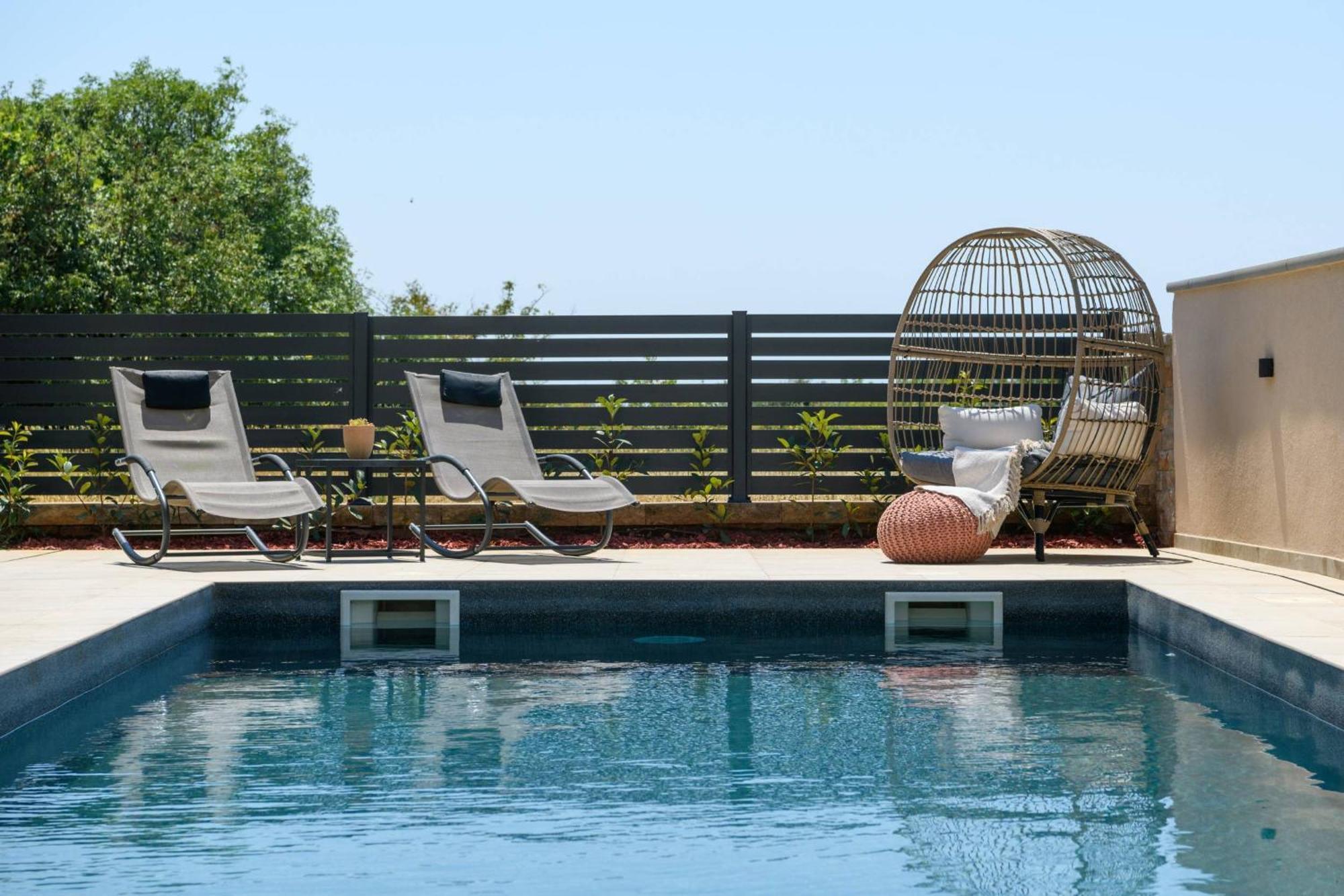 Villa Brionika Mit Pool 沃德年 外观 照片