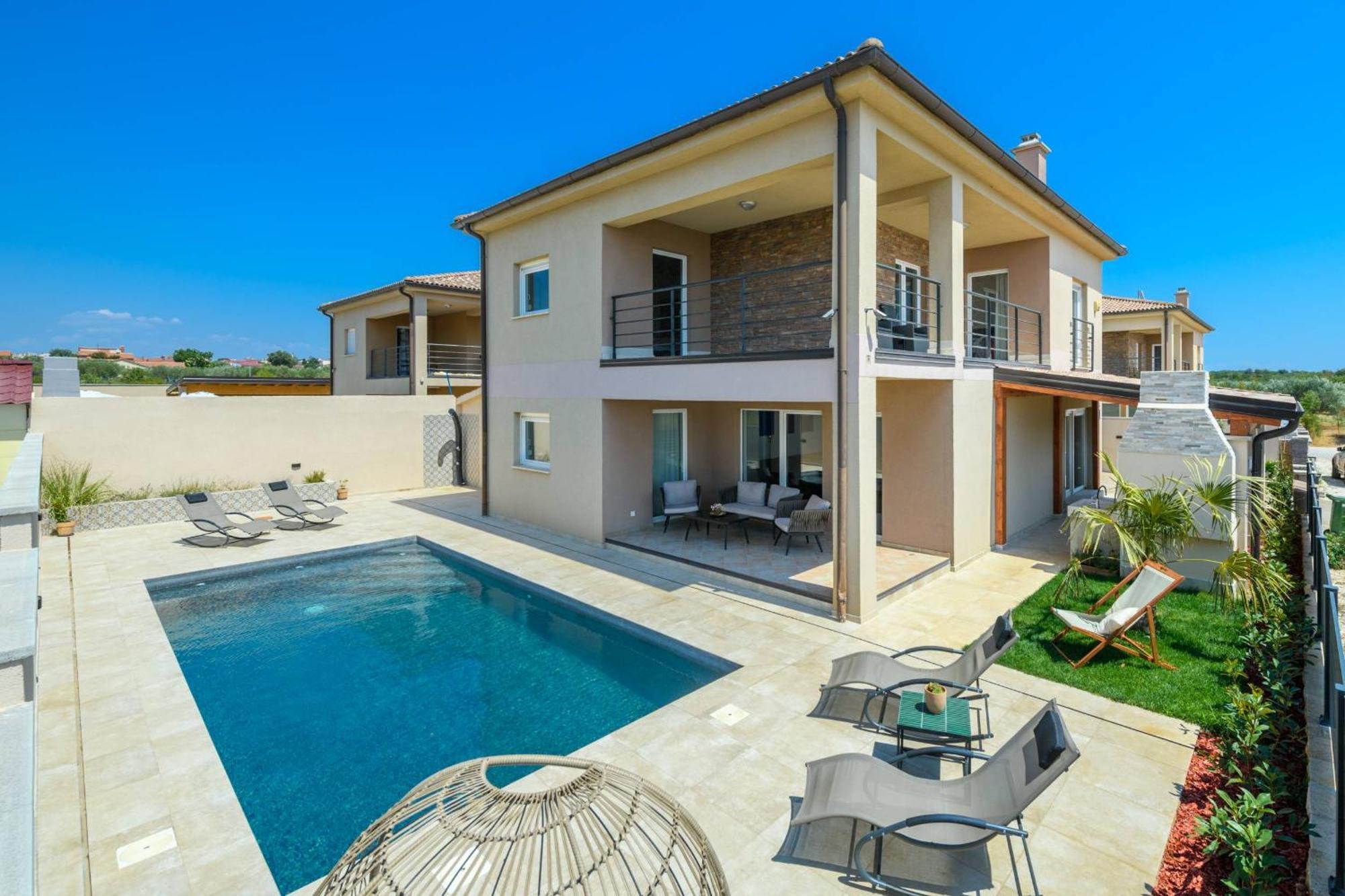 Villa Brionika Mit Pool 沃德年 外观 照片