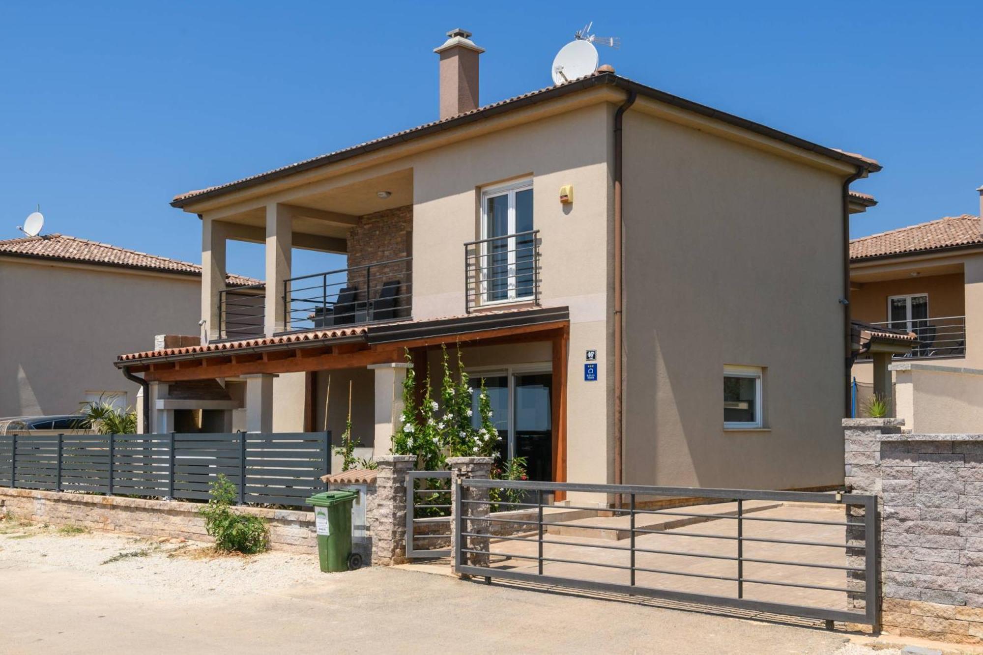Villa Brionika Mit Pool 沃德年 外观 照片