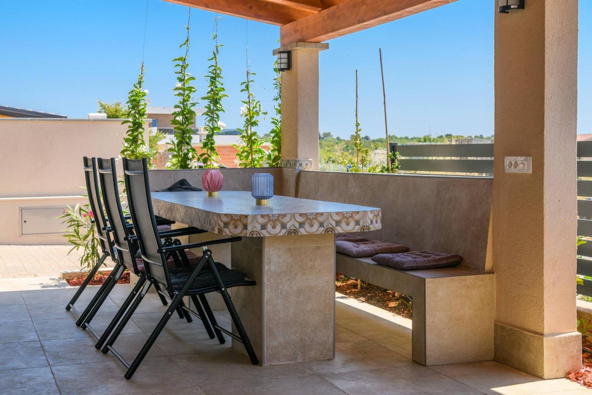 Villa Brionika Mit Pool 沃德年 外观 照片