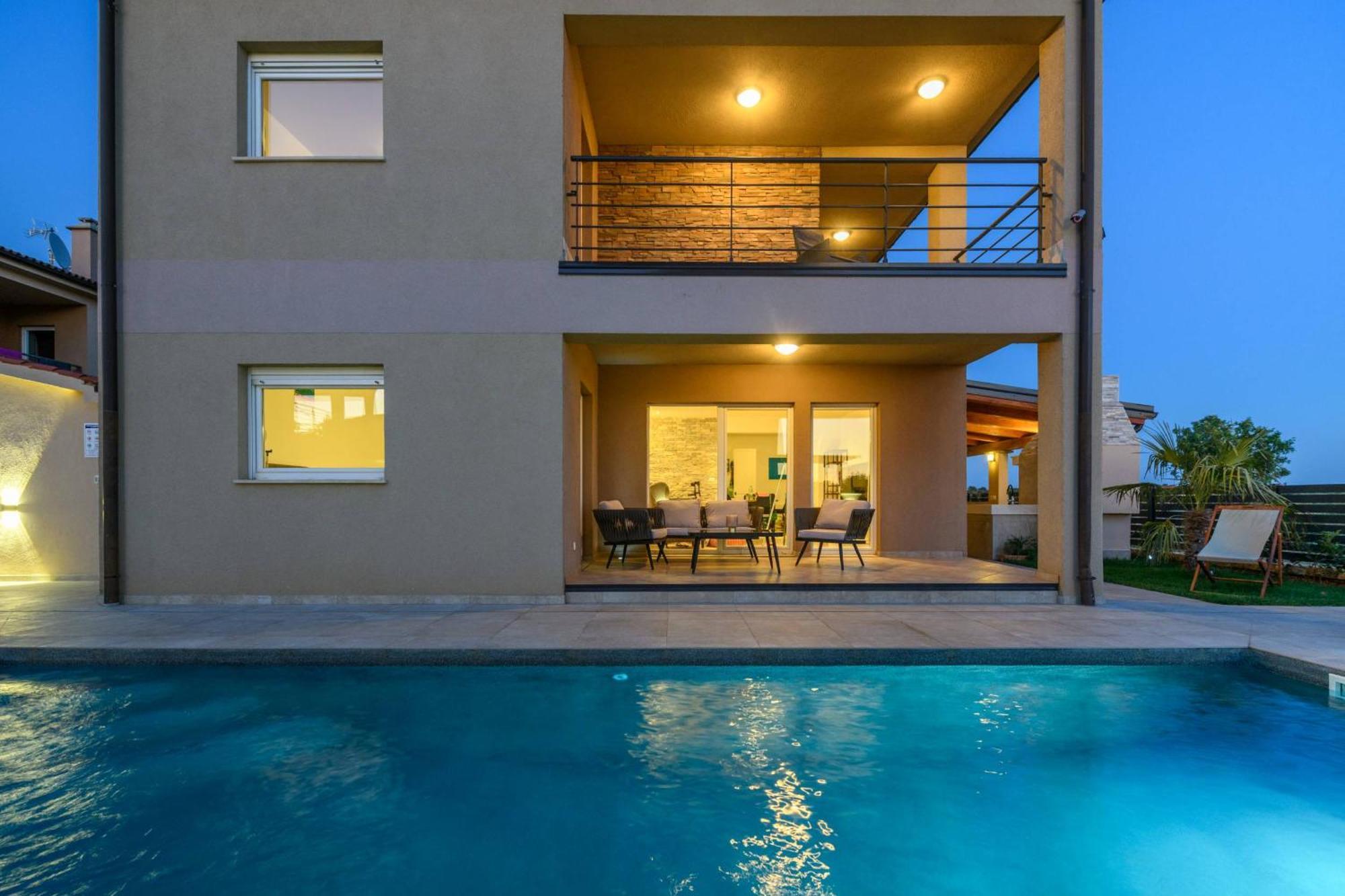 Villa Brionika Mit Pool 沃德年 外观 照片