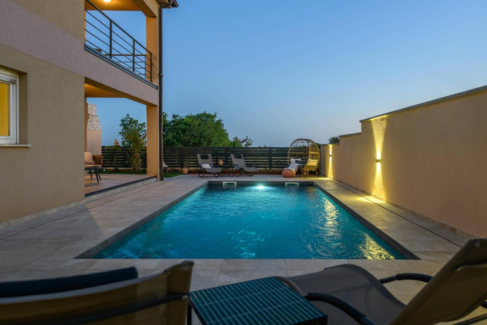 Villa Brionika Mit Pool 沃德年 外观 照片