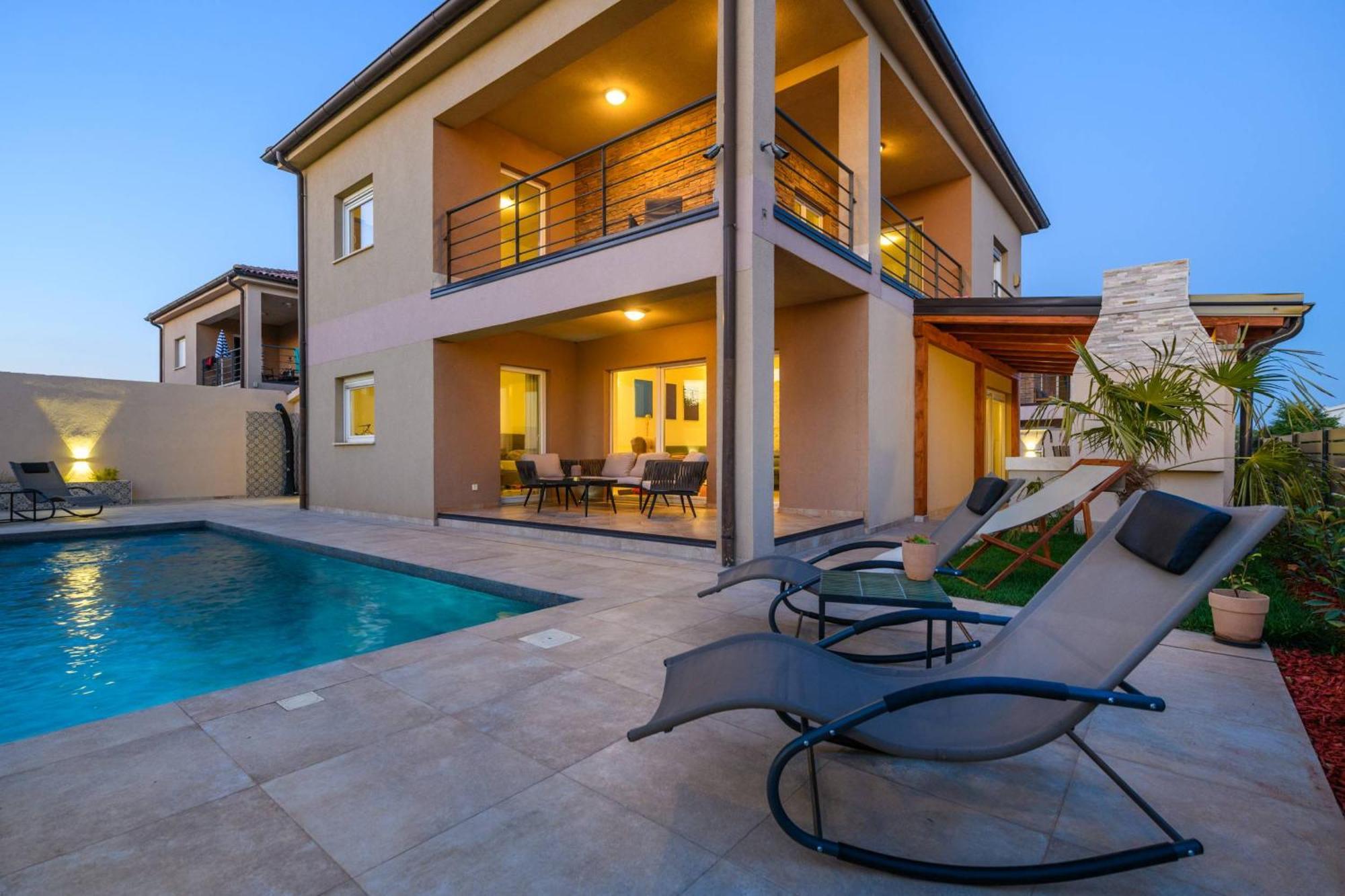 Villa Brionika Mit Pool 沃德年 外观 照片